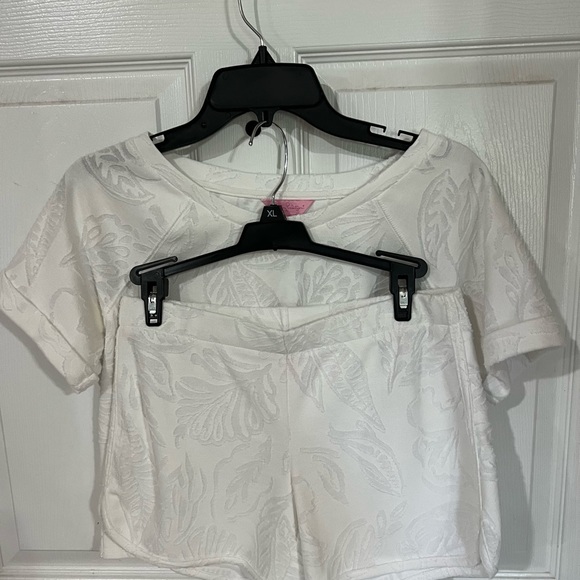Lilly Pulitzer Short set - Picture 2 of 6